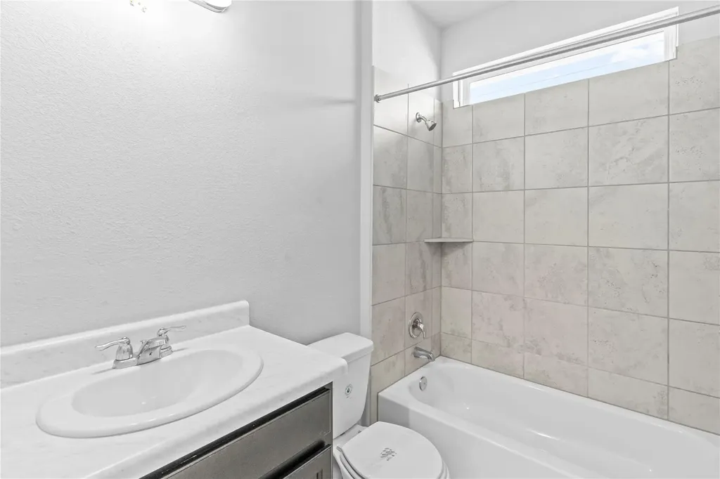 245 E Broade Street Leander TX 78641