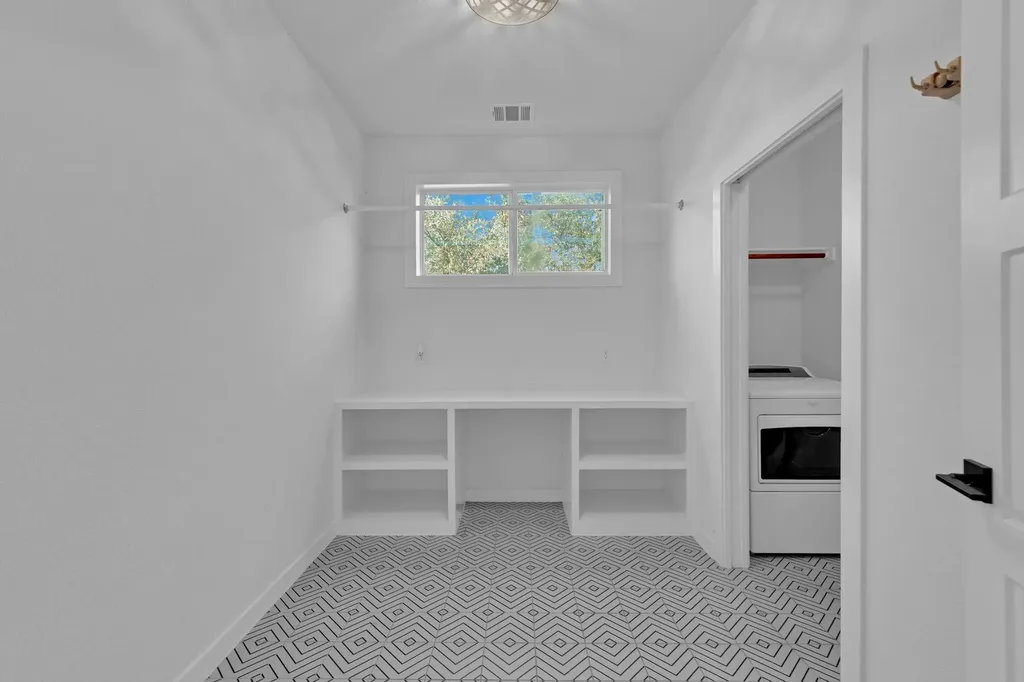 516 Ronay Drive S Spicewood TX 78669