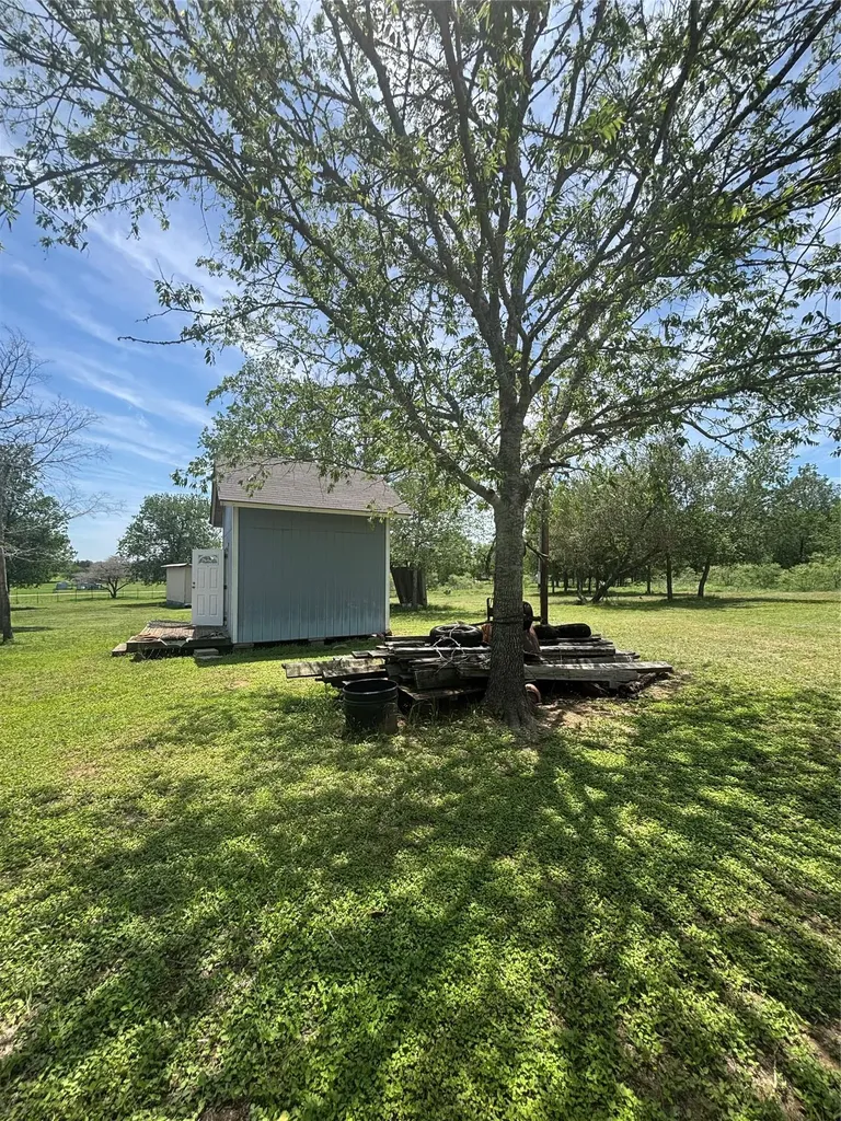 916 Rolling Oaks Drive Luling TX 78648
