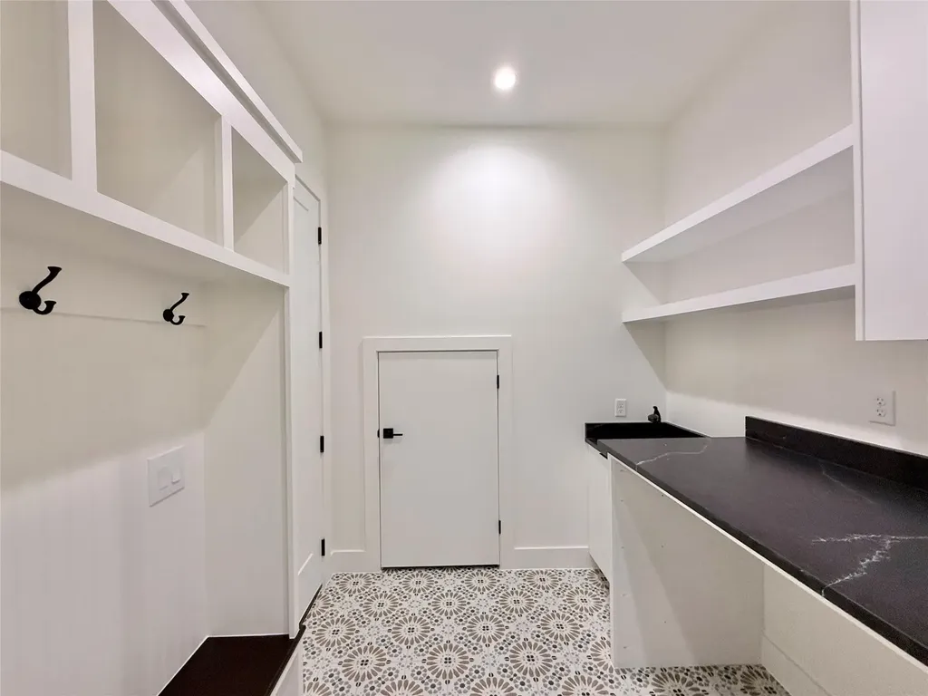 314 Alloway Drive Spicewood TX 78669