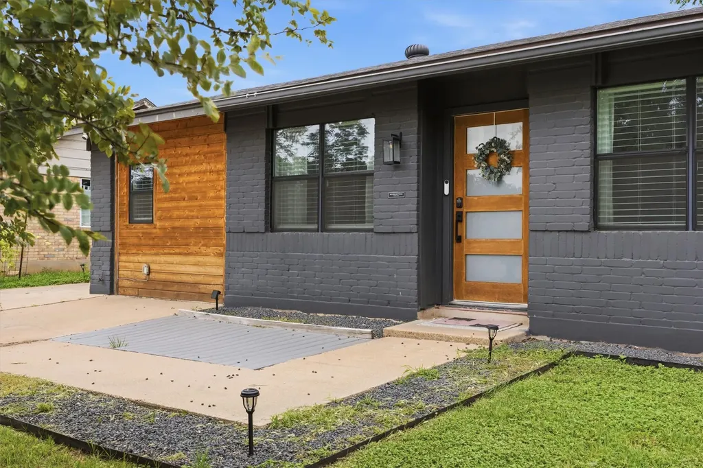 1014 S Meadows Drive Austin TX 78758