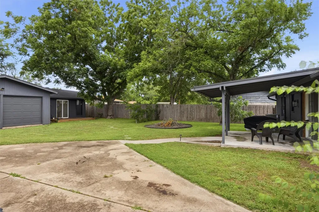 1014 S Meadows Drive Austin TX 78758