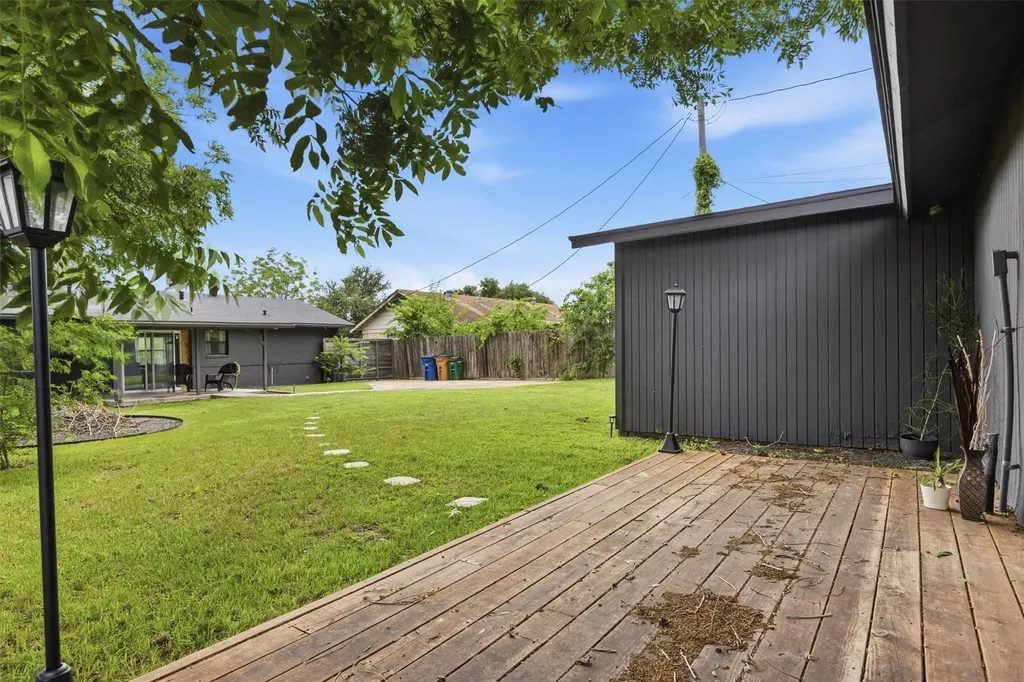 1014 S Meadows Drive Austin TX 78758