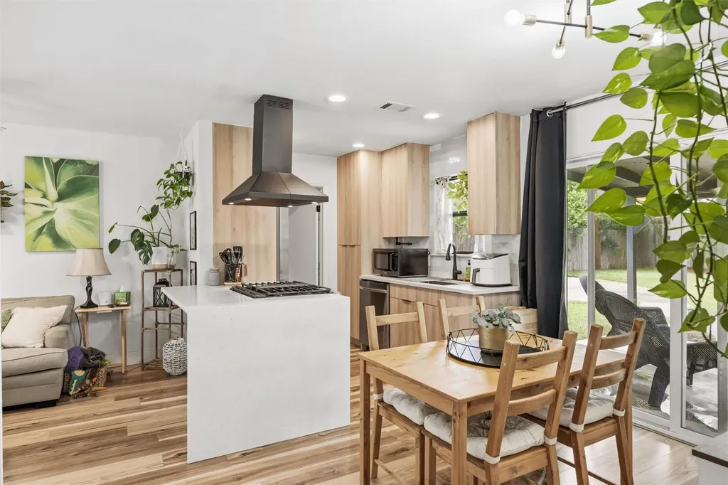 1014 S Meadows Drive Austin TX 78758