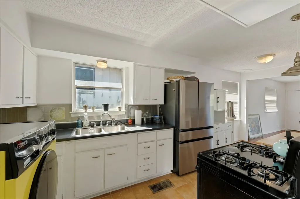 402 Philco Drive Austin TX 78745