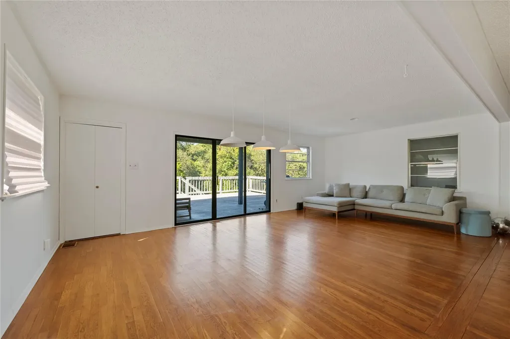 402 Philco Drive Austin TX 78745