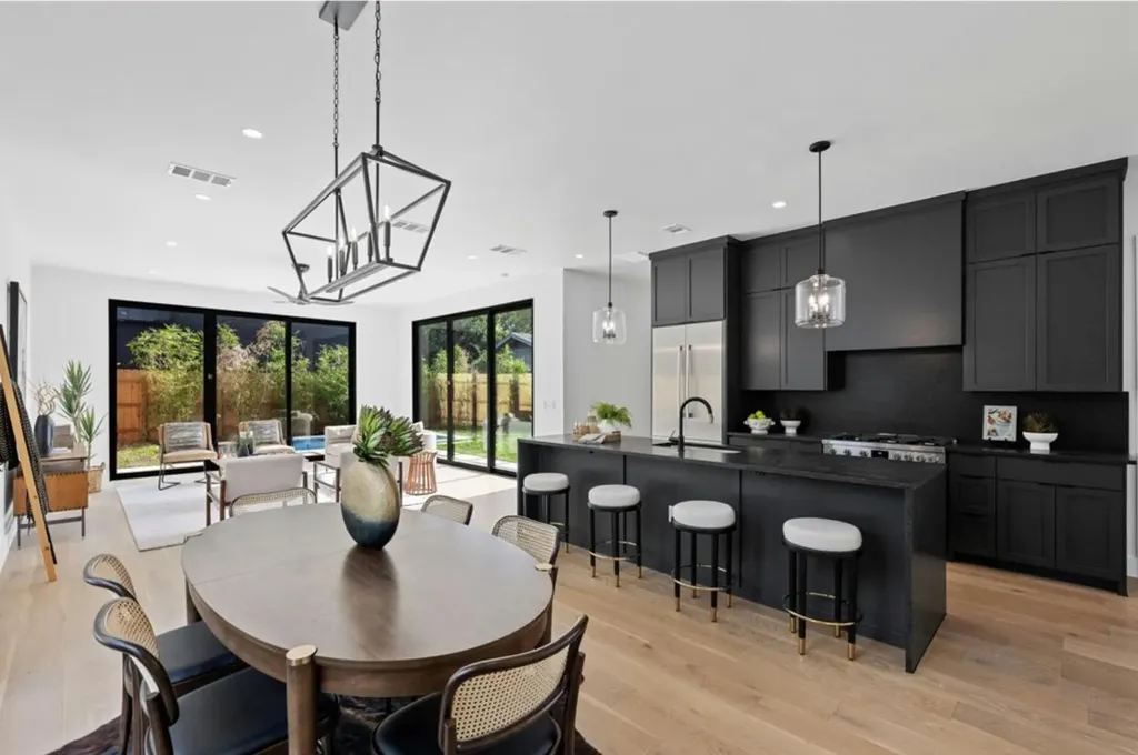 2008 Gathright Cove Austin TX 78704