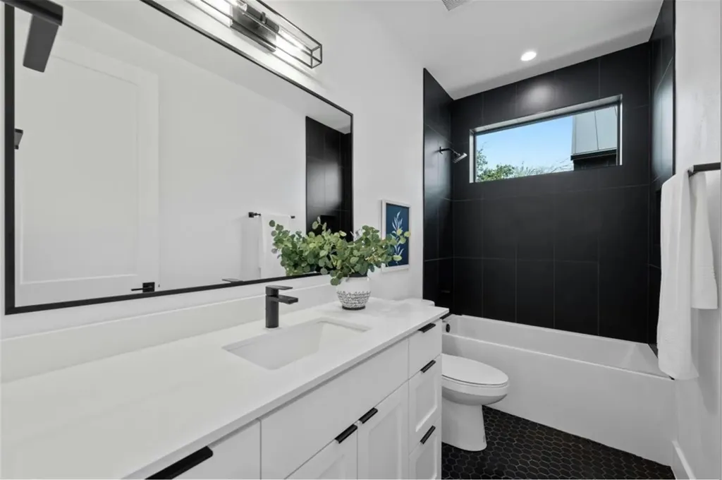 2008 Gathright Cove Austin TX 78704