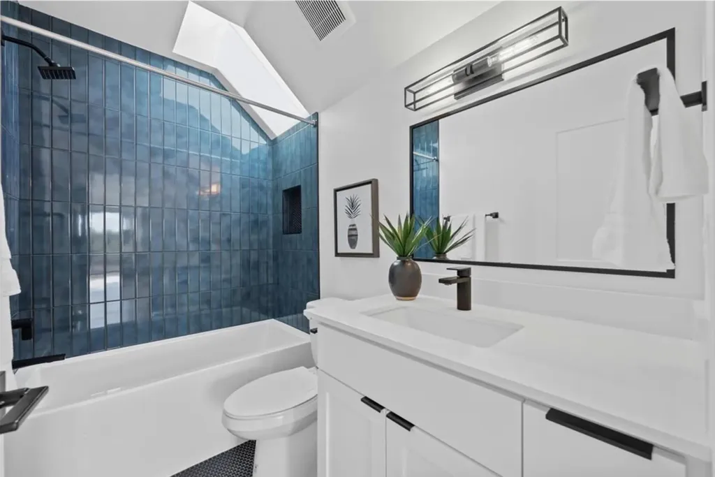 2008 Gathright Cove Austin TX 78704