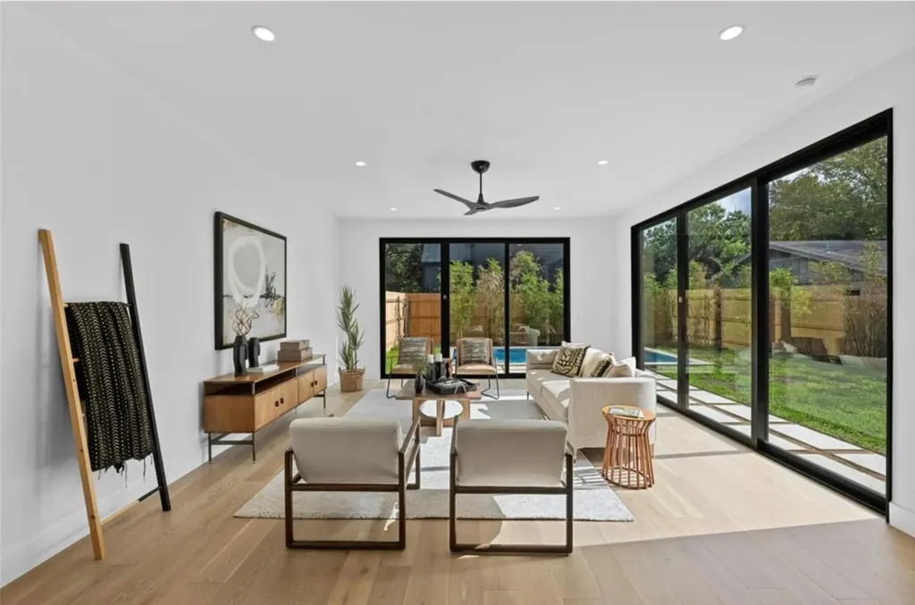 2008 Gathright Cove Austin TX 78704