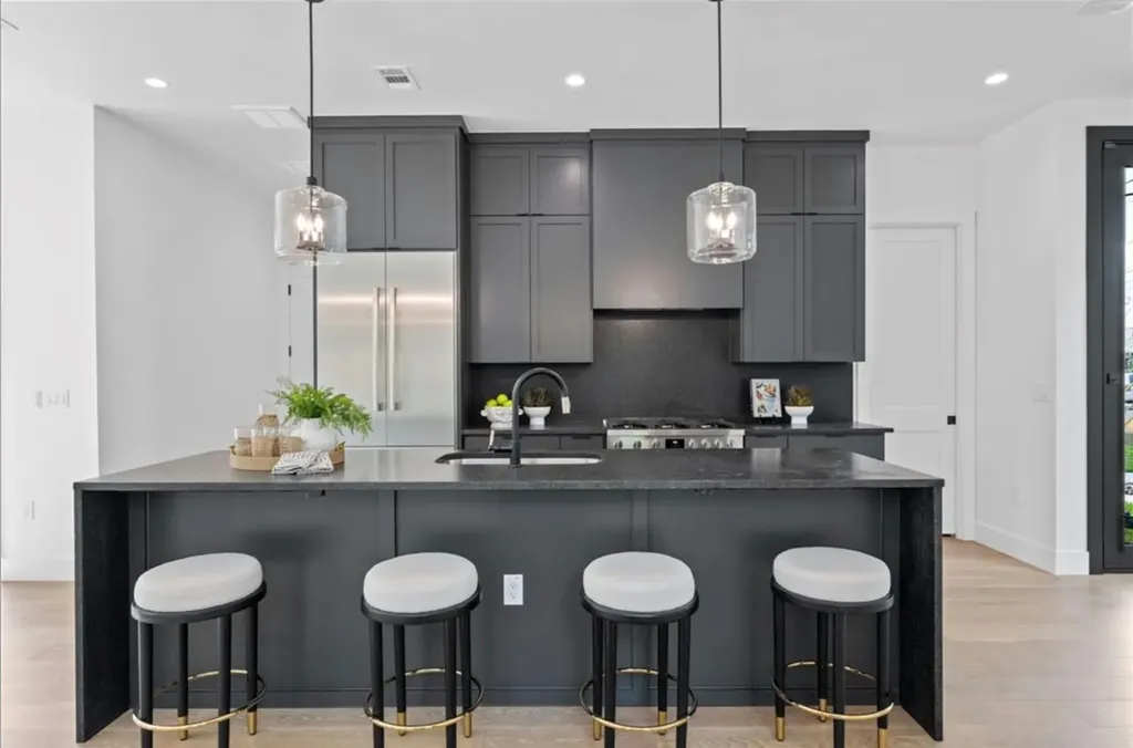 2008 Gathright Cove Austin TX 78704