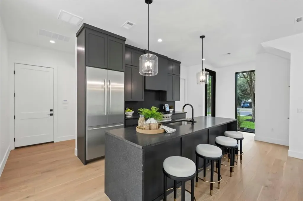 2008 Gathright Cove Austin TX 78704
