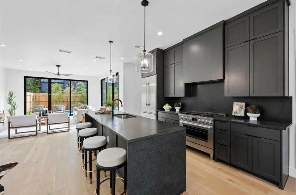 2008 Gathright Cove Austin TX 78704