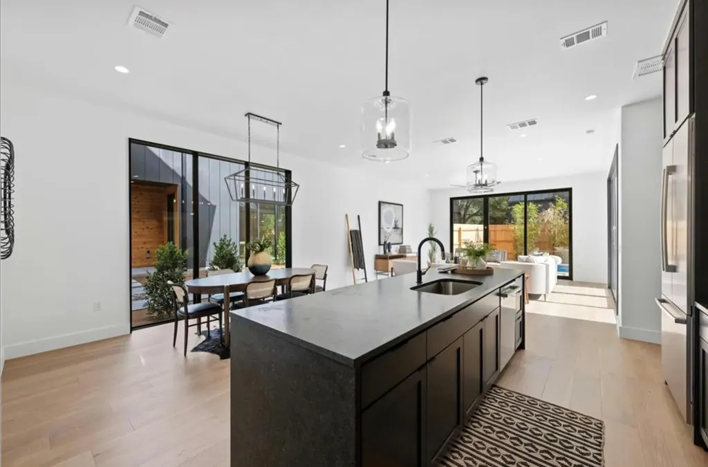 2008 Gathright Cove Austin TX 78704