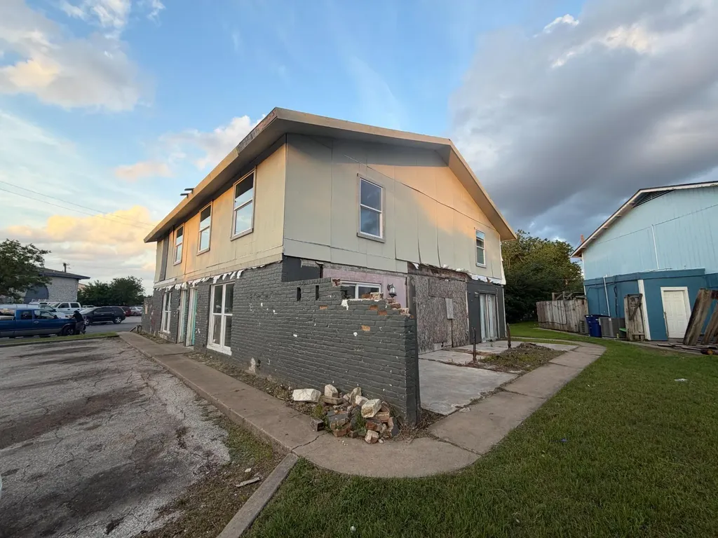 8605 Fireside Drive Austin TX 78757