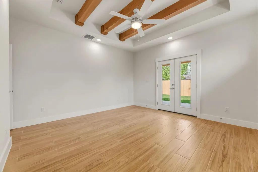 1412 Kent Street Taylor TX 76574