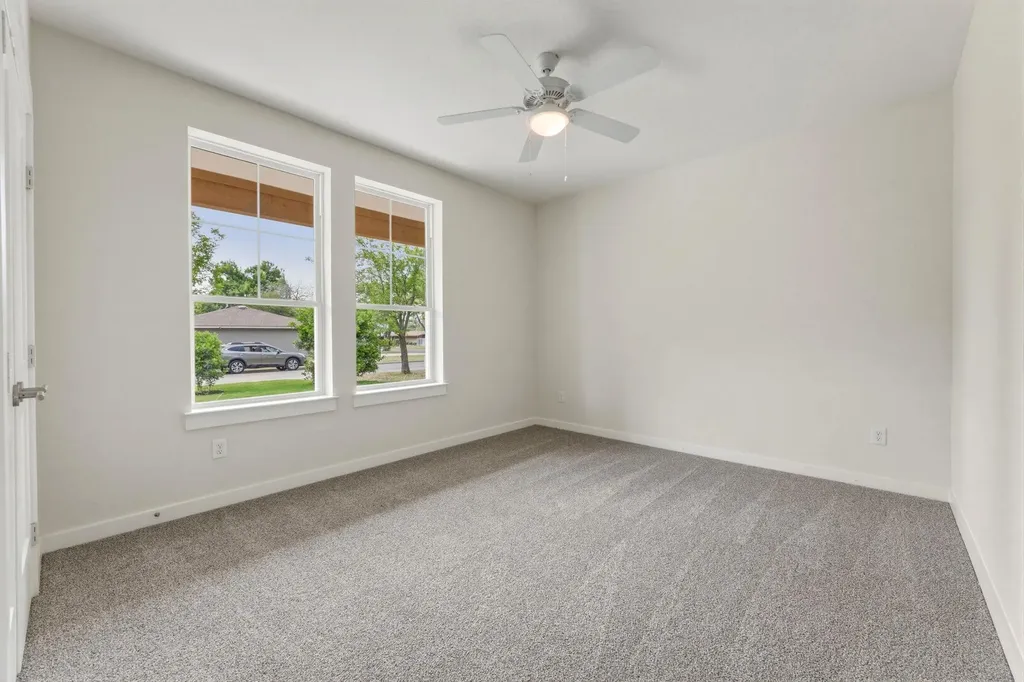 1412 Kent Street Taylor TX 76574