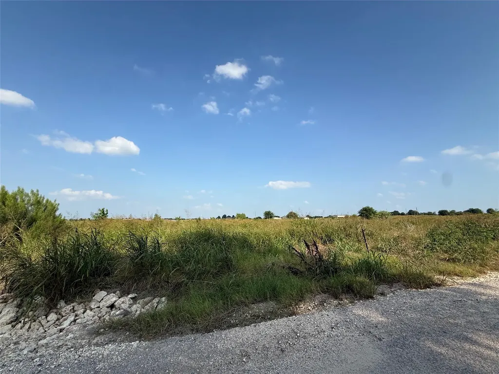 1701 County Road 417 Taylor TX 76574