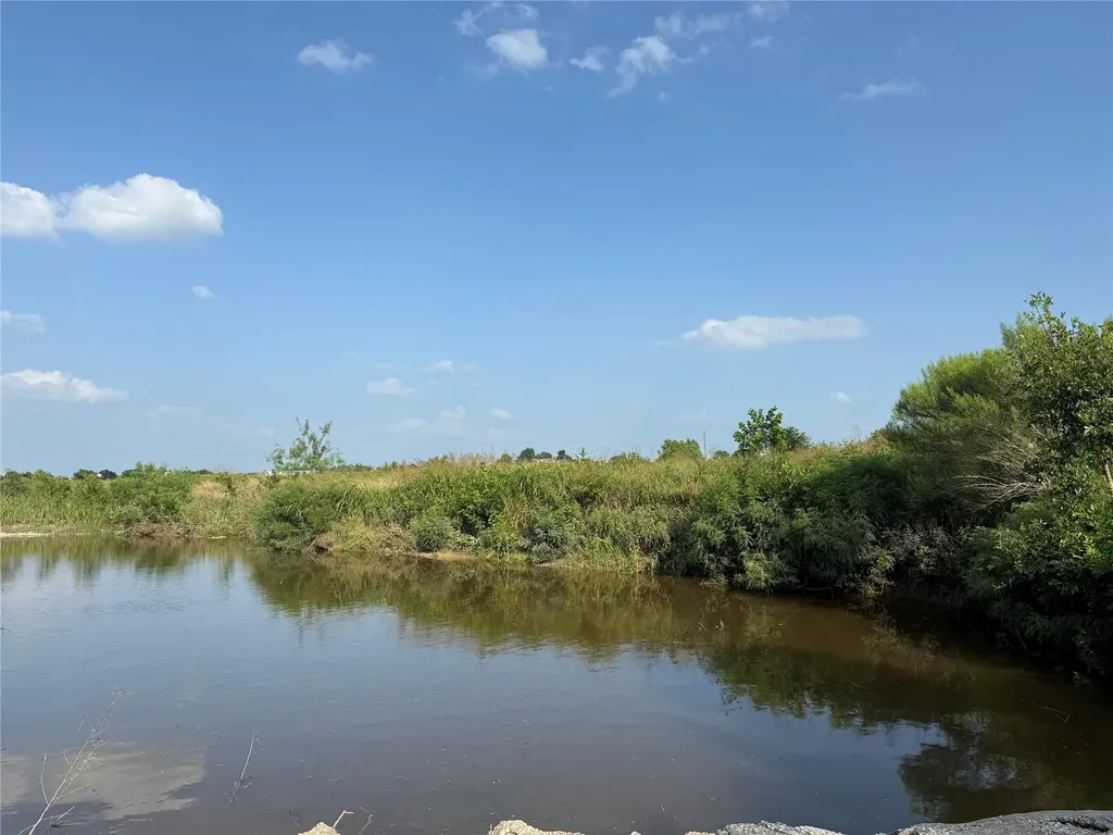 1701 County Road 417 Taylor TX 76574