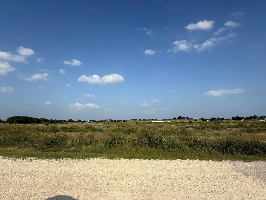 1701 County Road 417 Taylor TX 76574