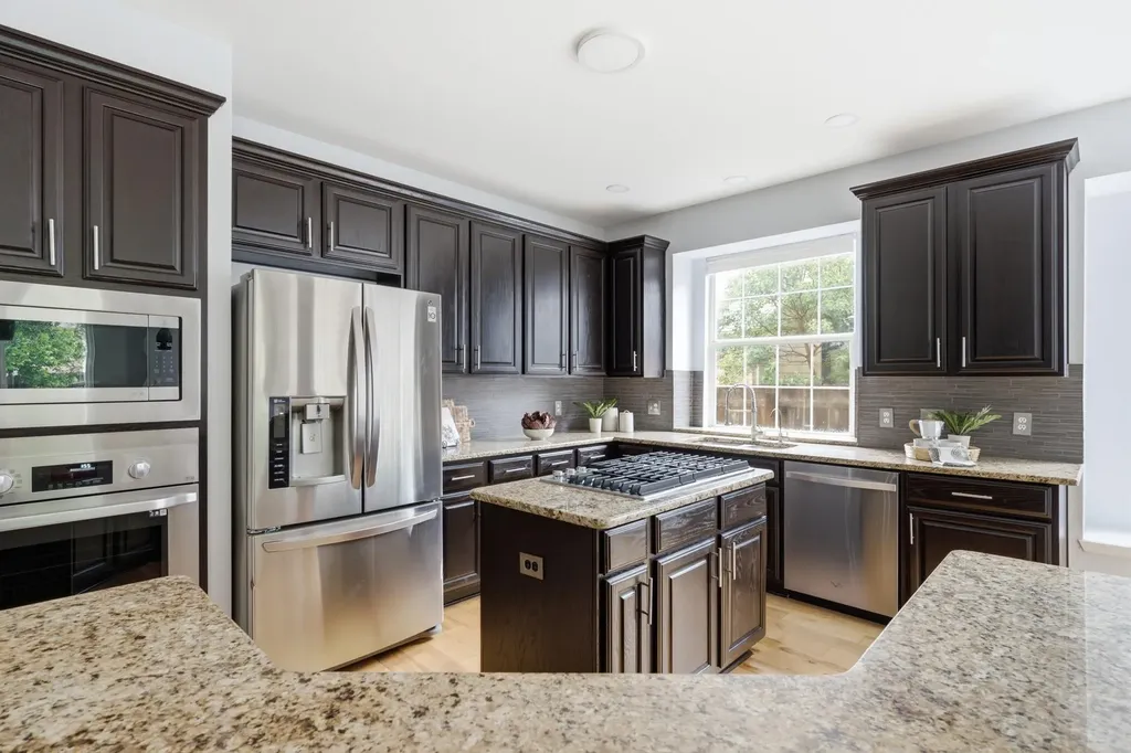 10033 Scull Creek Drive Austin TX 78730