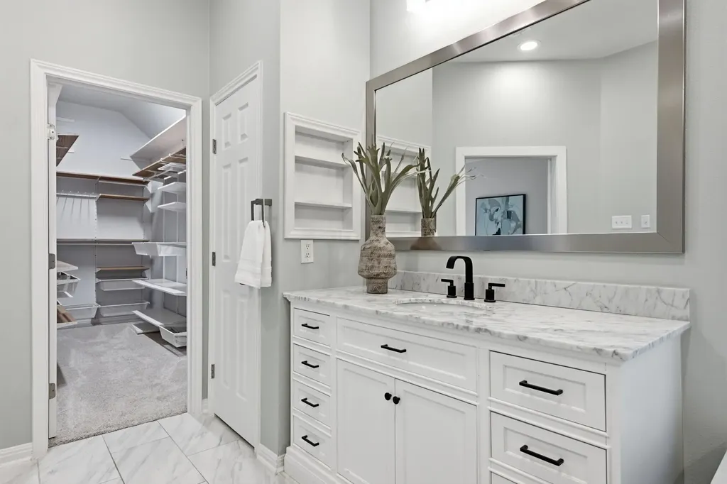 10033 Scull Creek Drive Austin TX 78730