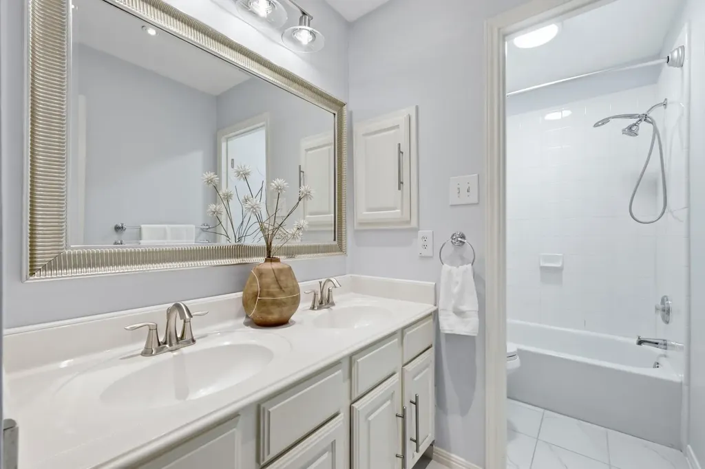 10033 Scull Creek Drive Austin TX 78730