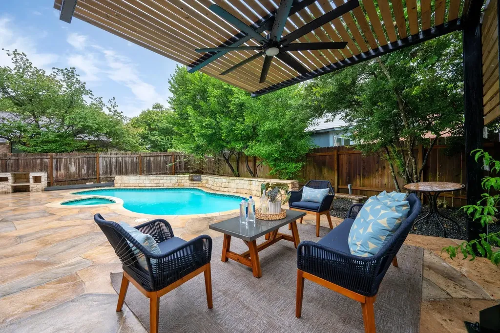10033 Scull Creek Drive Austin TX 78730