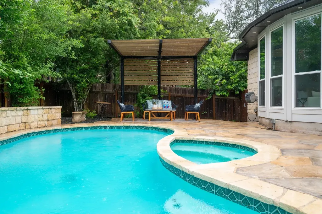 10033 Scull Creek Drive Austin TX 78730