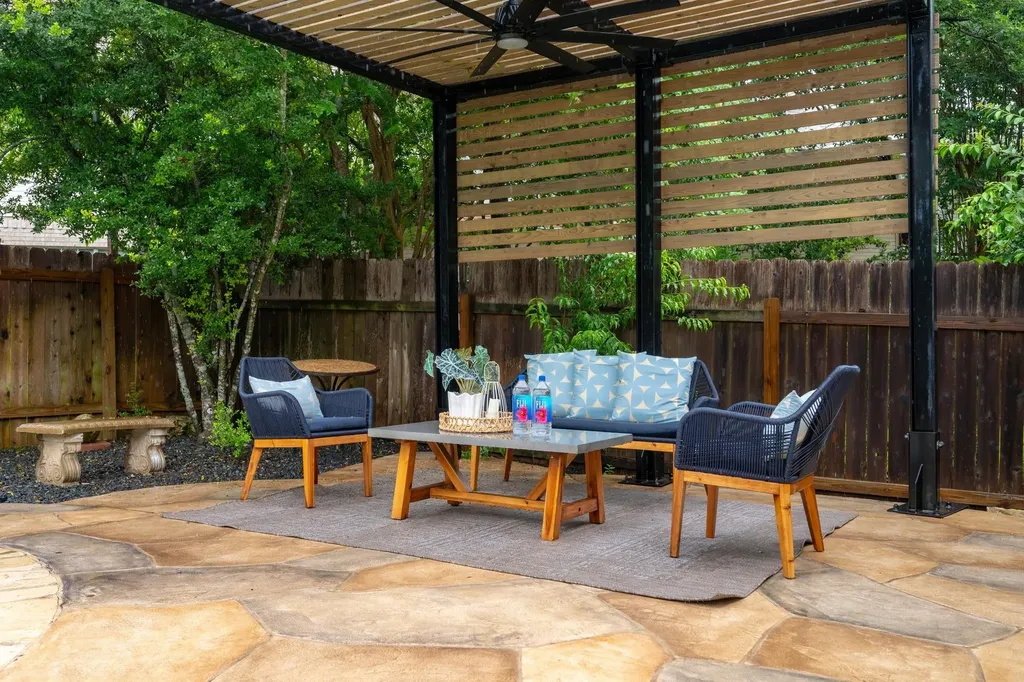 10033 Scull Creek Drive Austin TX 78730