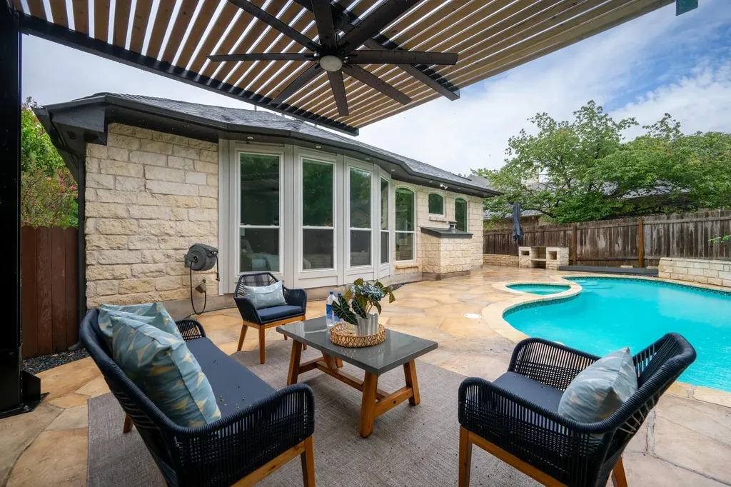 10033 Scull Creek Drive Austin TX 78730