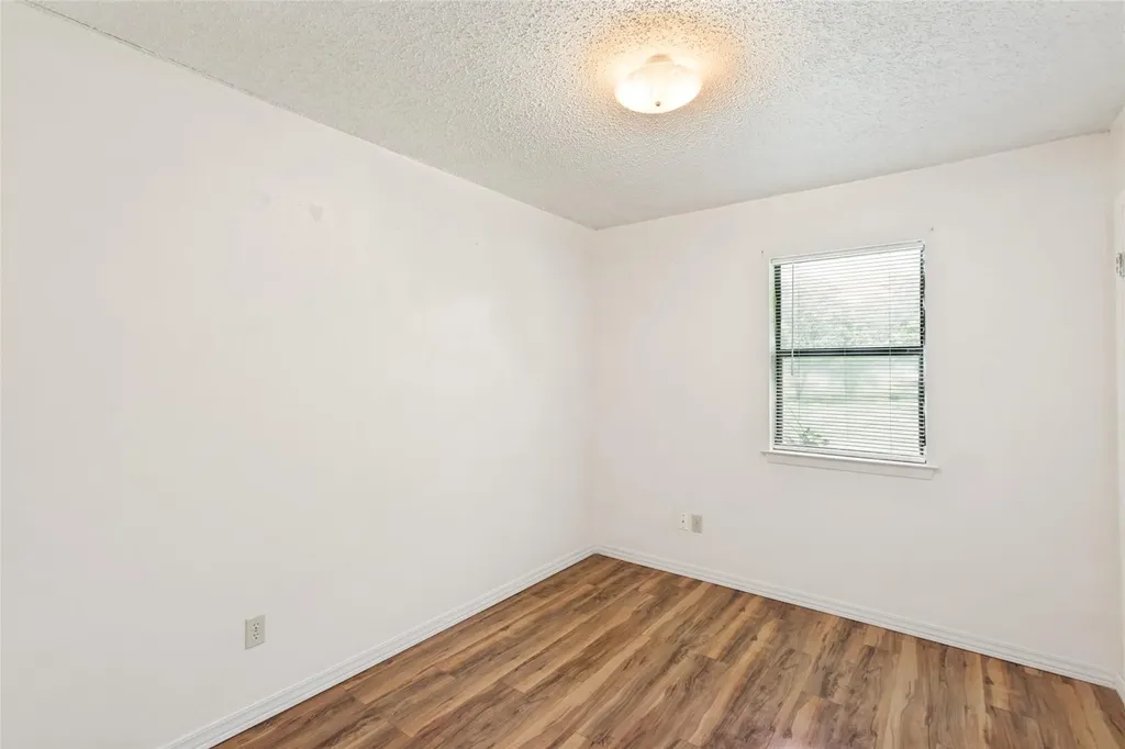 1516 Mclain Street Taylor TX 76574