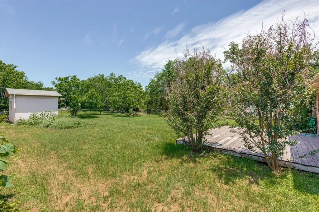 1516 Mclain Street Taylor TX 76574