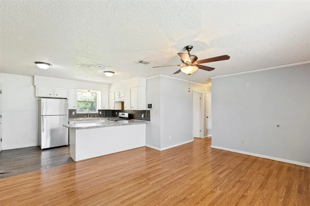 1516 Mclain Street Taylor TX 76574