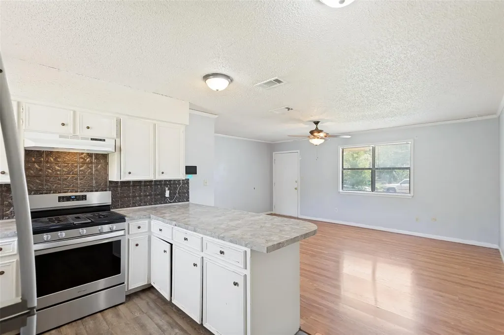 1516 Mclain Street Taylor TX 76574