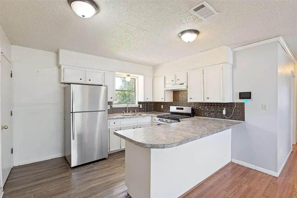 1516 Mclain Street Taylor TX 76574