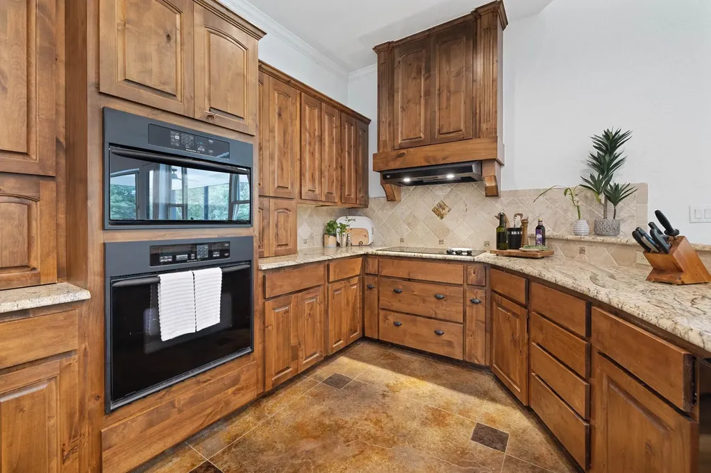 1403 Camelback Leander TX 78641