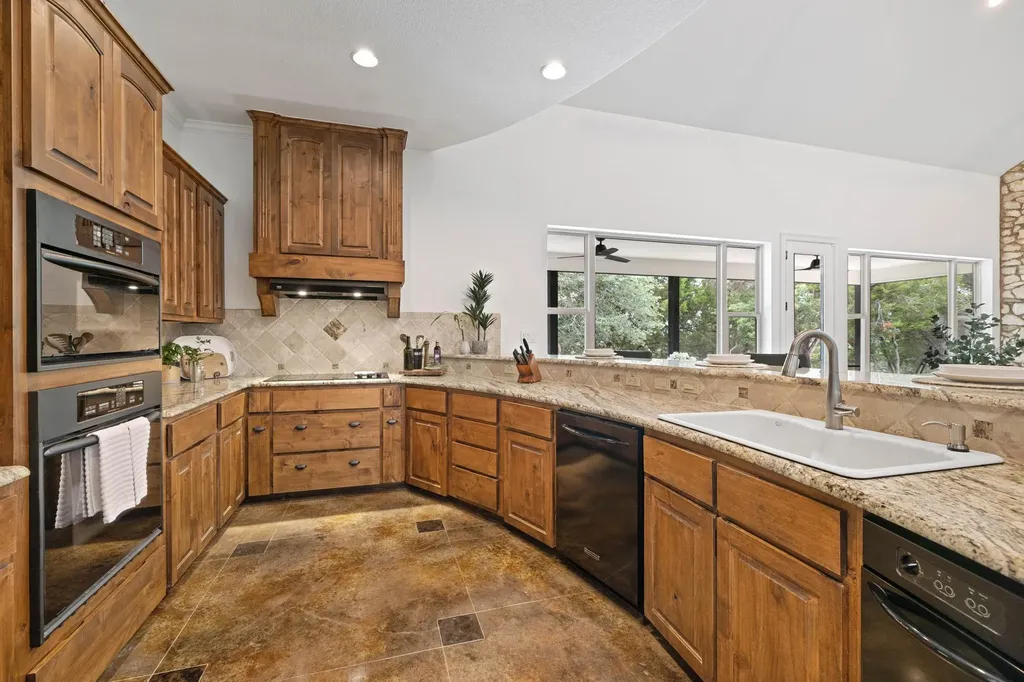 1403 Camelback Leander TX 78641