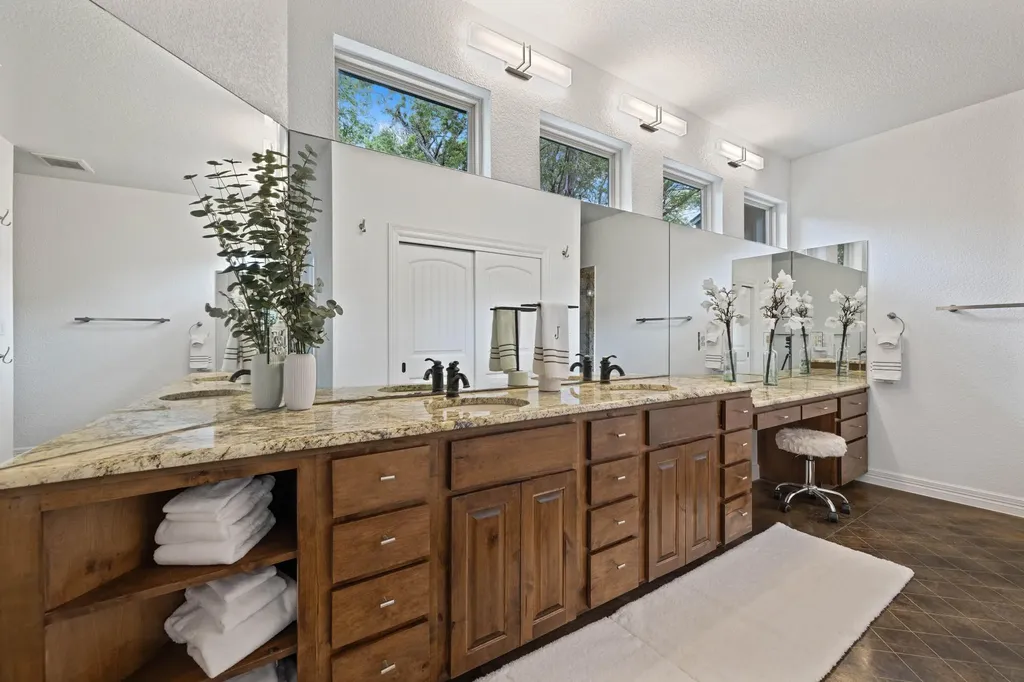 1403 Camelback Leander TX 78641