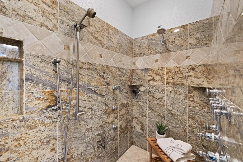 1403 Camelback Leander TX 78641
