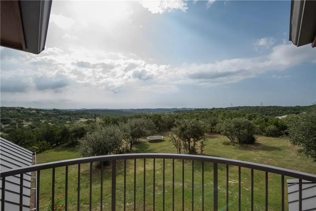 21301 Dill Circle Spicewood TX 78669