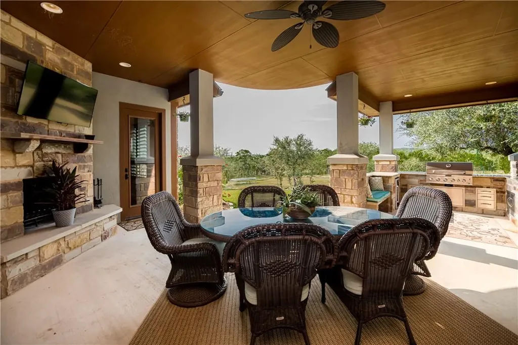 21301 Dill Circle Spicewood TX 78669