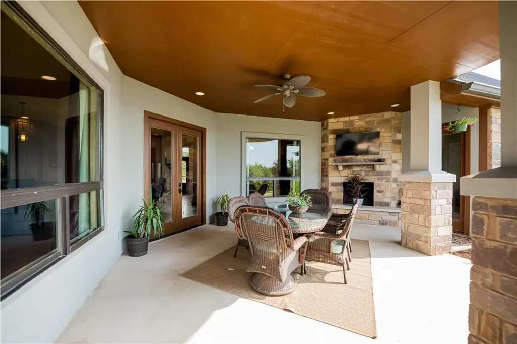 21301 Dill Circle Spicewood TX 78669