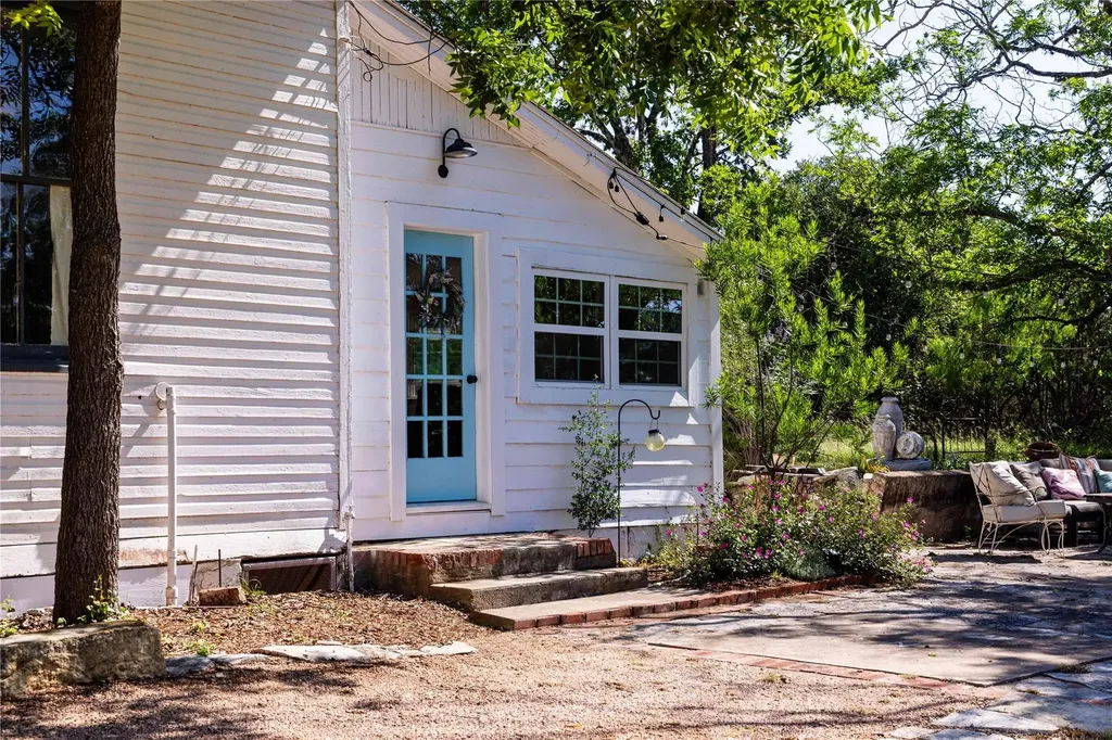 684 Stoneleigh Road Center Point TX 78010