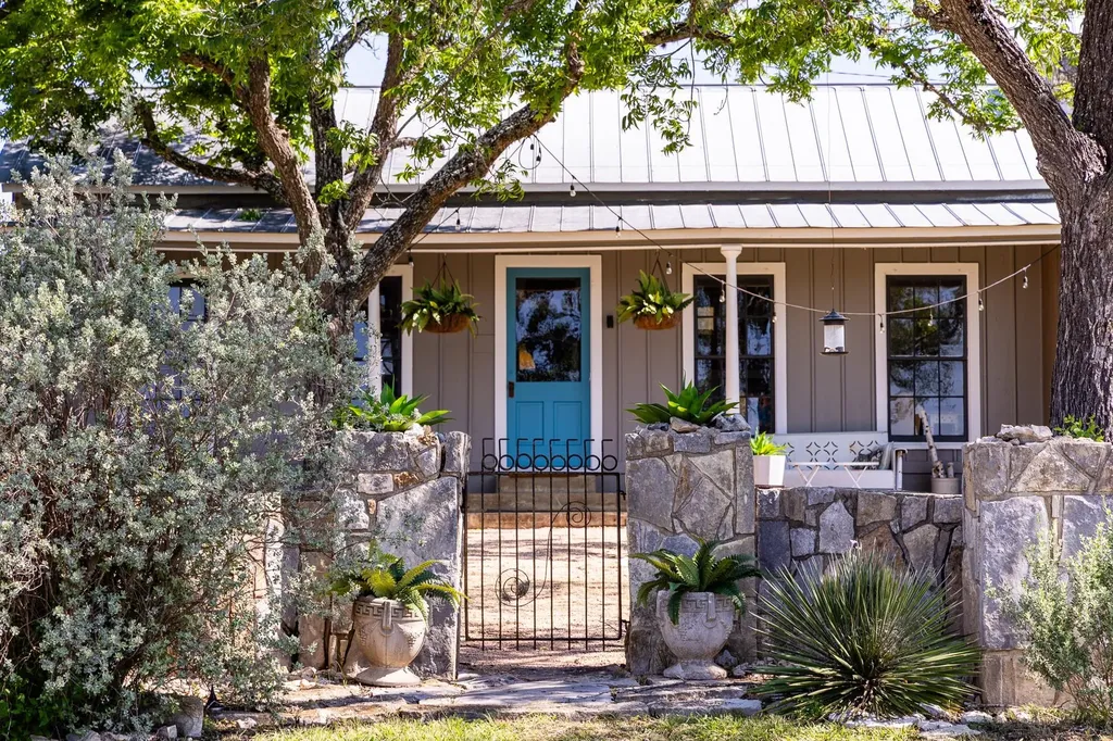 684 Stoneleigh Road Center Point TX 78010