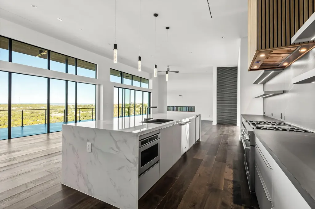 1702 Moonlight Trace Spicewood TX 78669