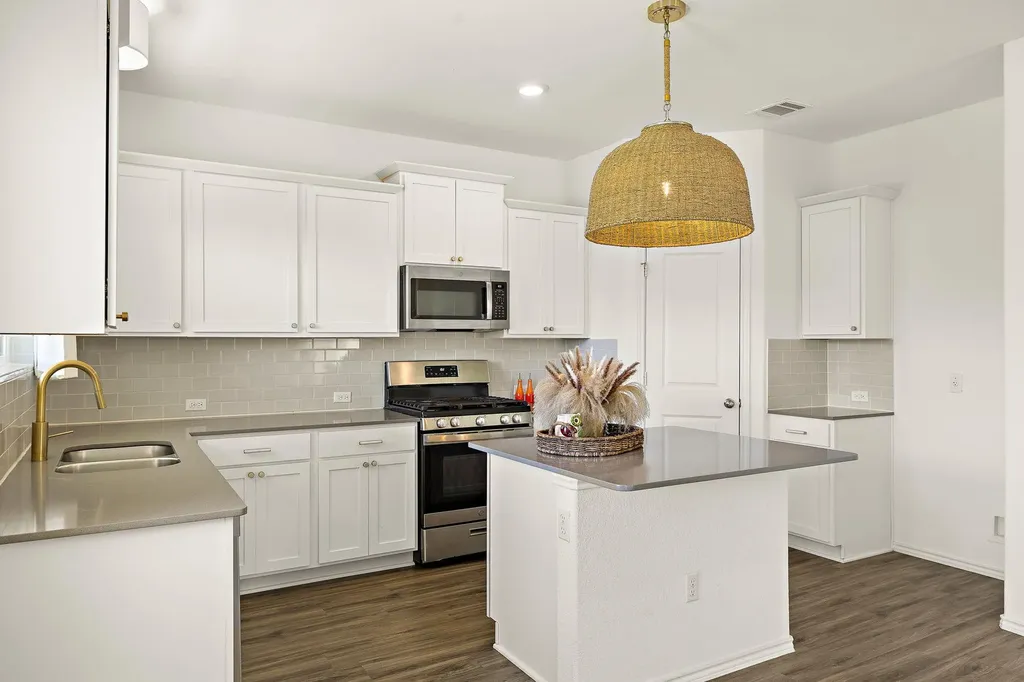 8002 Prairie Rye Drive Lago Vista TX 78645