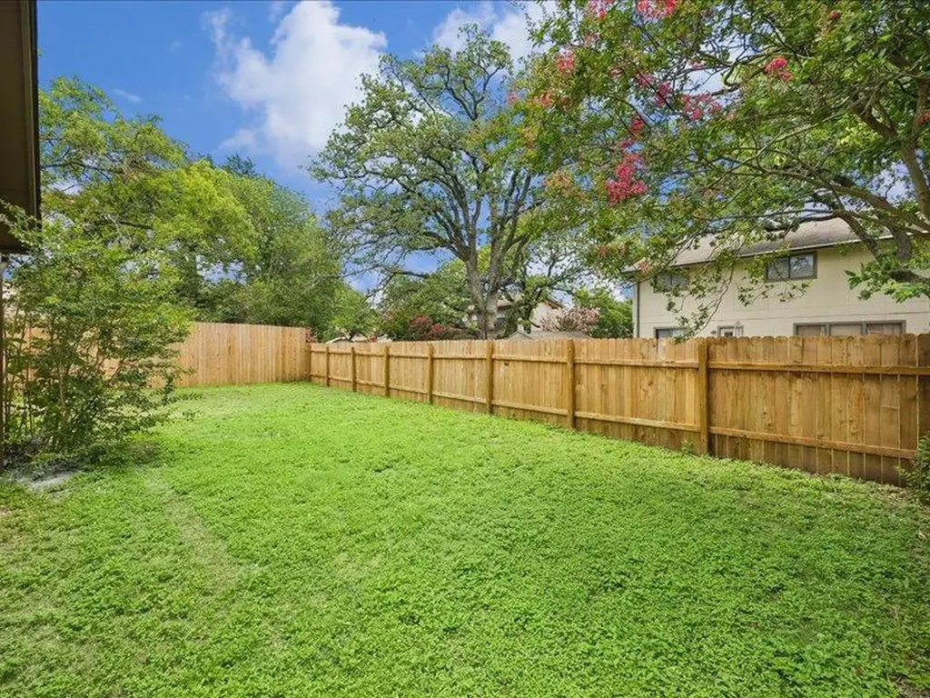 11621 Fence Post Trail Austin TX 78750