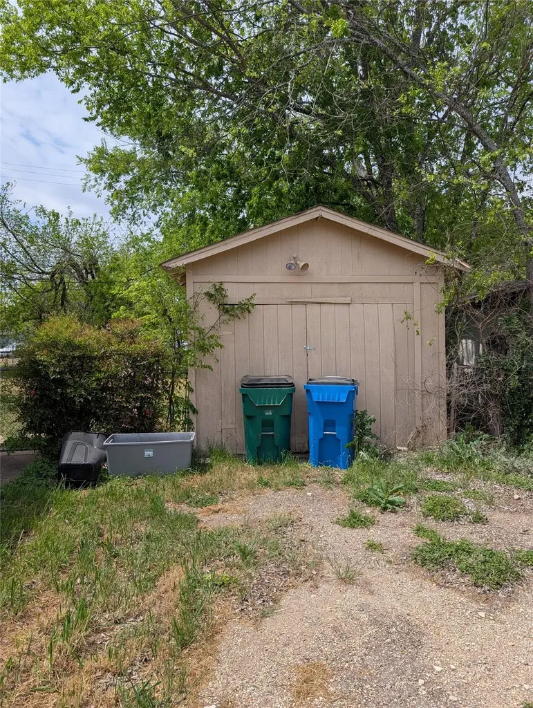 301 Park Street Taylor TX 76574