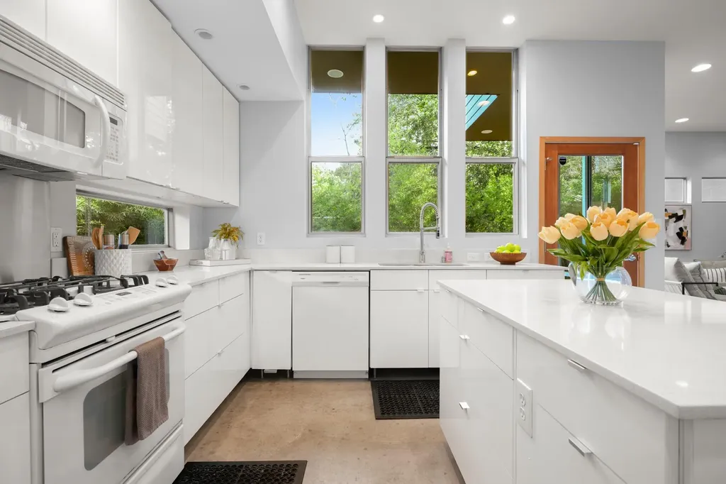 4418 Hank Avenue Austin TX 78745